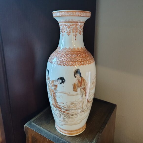 1970’s Chinese porcelain ProC Vases Ladies in a Garden Qianlong Mark - Picture 15 of 15